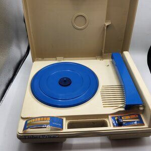 Vintage FISHER PRICE 1978 Phonograph Portable Record Player 33 & 45 RPM #825